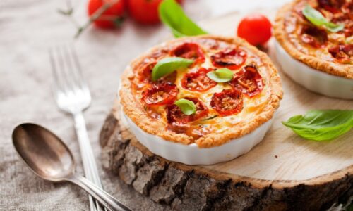 Petits flans à la tomate et au basilic